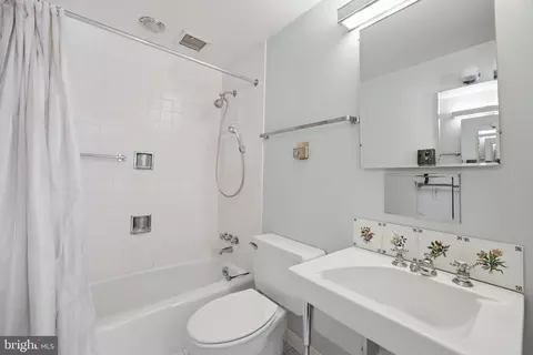 Bath - 9187 Old Dominion Dr, Mclean, VA 22102 photo 18 of 20
