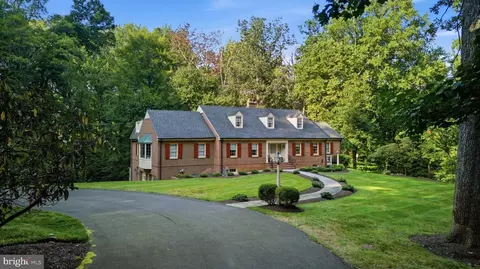 Exterior - 9187 Old Dominion Dr, Mclean, VA 22102 photo 12 of 22