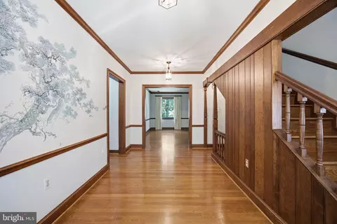 Entry Way - 9187 Old Dominion Dr, Mclean, VA 22102 photo 7 of 14