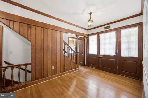 Entry Way - 9187 Old Dominion Dr, Mclean, VA 22102 photo 3 of 14