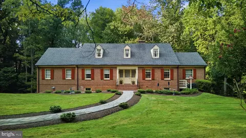 Exterior - 9187 Old Dominion Dr, Mclean, VA 22102 photo 19 of 22