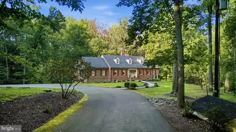 Exterior - 9187 Old Dominion Dr, Mclean, VA 22102 photo 13 of 22