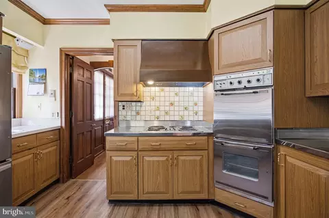 Kitchen - 9187 Old Dominion Dr, Mclean, VA 22102 photo 7 of 12