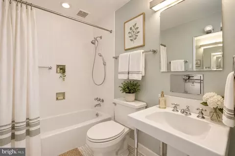 Bath - 9187 Old Dominion Dr, Mclean, VA 22102 photo 19 of 20