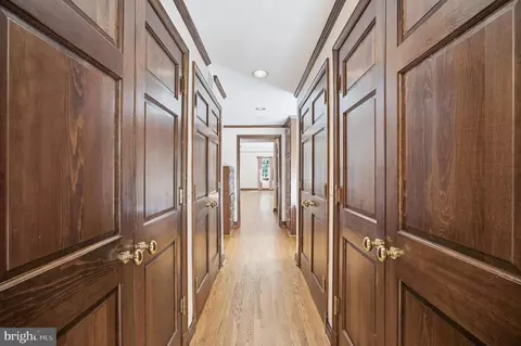 Entry Way - 9187 Old Dominion Dr, Mclean, VA 22102 photo 12 of 14