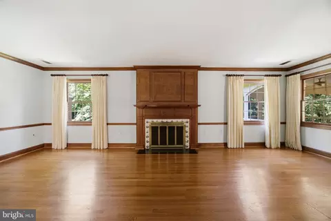 Living - 9187 Old Dominion Dr, Mclean, VA 22102 photo 5 of 11