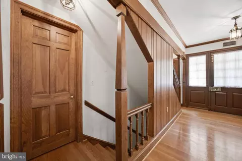 Entry Way - 9187 Old Dominion Dr, Mclean, VA 22102 photo 5 of 14
