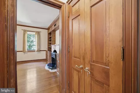 Entry Way - 9187 Old Dominion Dr, Mclean, VA 22102 photo 8 of 14