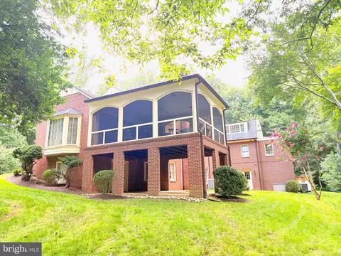 Exterior - 9187 Old Dominion Dr, Mclean, VA 22102 photo 5 of 22