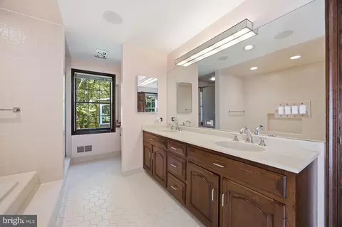 Bath - 9187 Old Dominion Dr, Mclean, VA 22102 photo 12 of 20