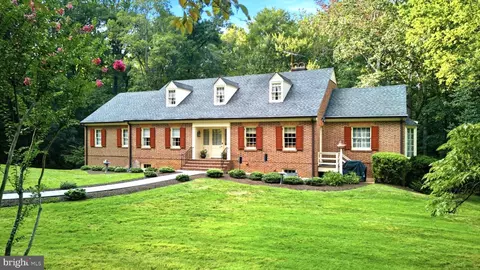 Exterior - 9187 Old Dominion Dr, Mclean, VA 22102 photo 6 of 22