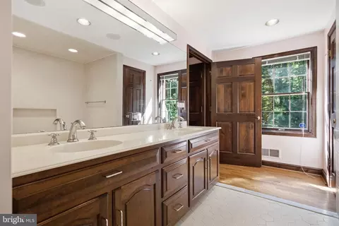 Bath - 9187 Old Dominion Dr, Mclean, VA 22102 photo 2 of 20
