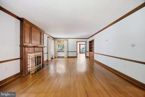 Living - 9187 Old Dominion Dr, Mclean, VA 22102 photo 4 of 11