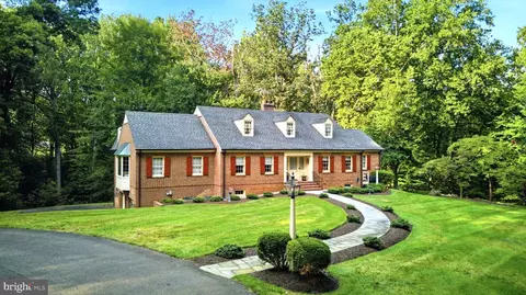 Exterior - 9187 Old Dominion Dr, Mclean, VA 22102 photo 2 of 22