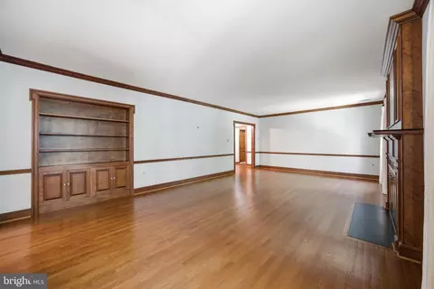 Living - 9187 Old Dominion Dr, Mclean, VA 22102 photo 8 of 11