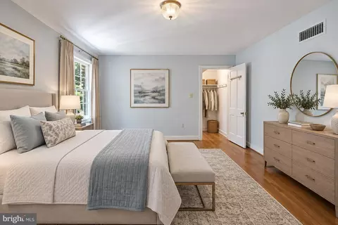 Bedroom - 9187 Old Dominion Dr, Mclean, VA 22102 photo 3 of 11