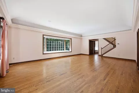 Living - 9187 Old Dominion Dr, Mclean, VA 22102 photo 10 of 11
