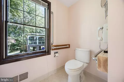 Bath - 9187 Old Dominion Dr, Mclean, VA 22102 photo 6 of 20