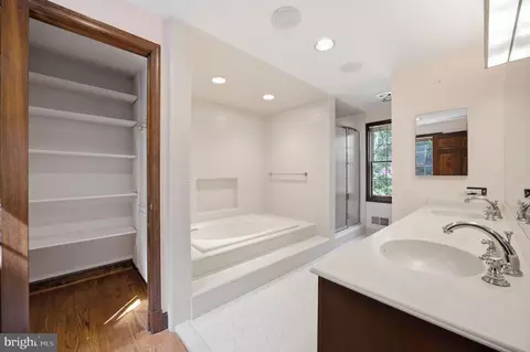 Bath - 9187 Old Dominion Dr, Mclean, VA 22102 photo 9 of 20