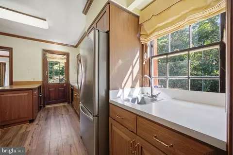 Kitchen - 9187 Old Dominion Dr, Mclean, VA 22102 photo 9 of 12