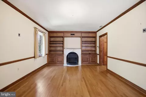 Living - 9187 Old Dominion Dr, Mclean, VA 22102 photo 6 of 11