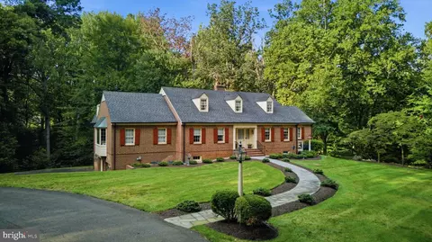Exterior - 9187 Old Dominion Dr, Mclean, VA 22102 photo 18 of 22