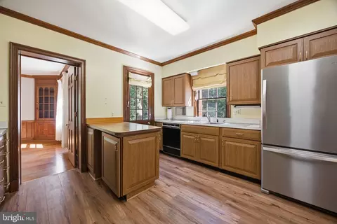 Kitchen - 9187 Old Dominion Dr, Mclean, VA 22102 photo 4 of 12