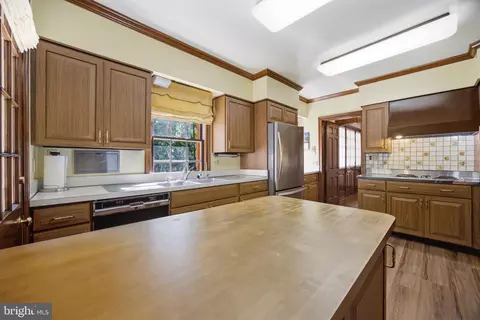 Kitchen - 9187 Old Dominion Dr, Mclean, VA 22102 photo 3 of 12