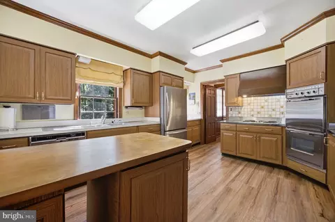 Kitchen - 9187 Old Dominion Dr, Mclean, VA 22102 photo 2 of 12