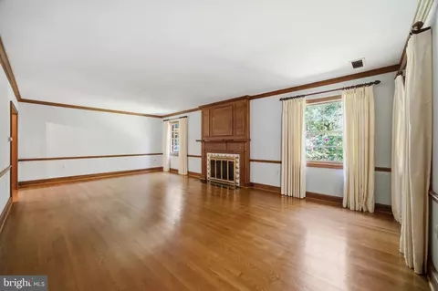 Living - 9187 Old Dominion Dr, Mclean, VA 22102 photo 7 of 11