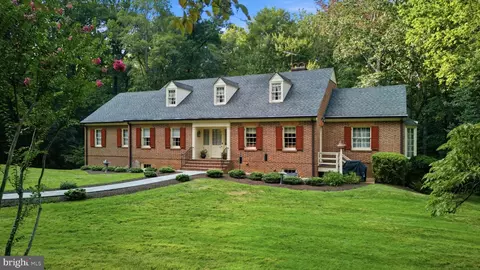 Exterior - 9187 Old Dominion Dr, Mclean, VA 22102 photo 20 of 22