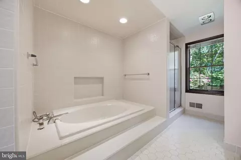 Bath - 9187 Old Dominion Dr, Mclean, VA 22102 photo 4 of 20