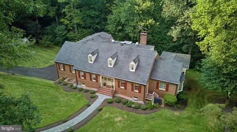 Exterior - 9187 Old Dominion Dr, Mclean, VA 22102 photo 7 of 22
