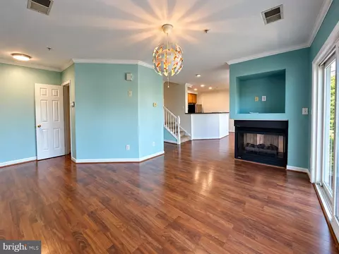 2497 Angeline Dr #301, Herndon, VA 20171