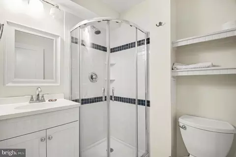 Bath - 2104 Cartwright Pl, Reston, VA 20191 photo 2 of 2