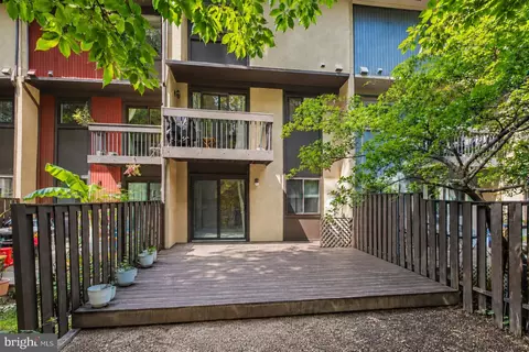 Exterior - 2104 Cartwright Pl, Reston, VA 20191 photo 4 of 4