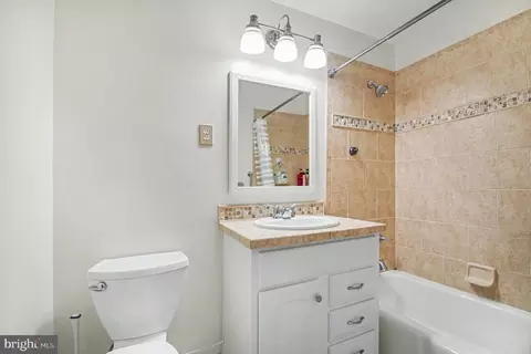 Bath - 2104 Cartwright Pl, Reston, VA 20191 photo 1 of 2