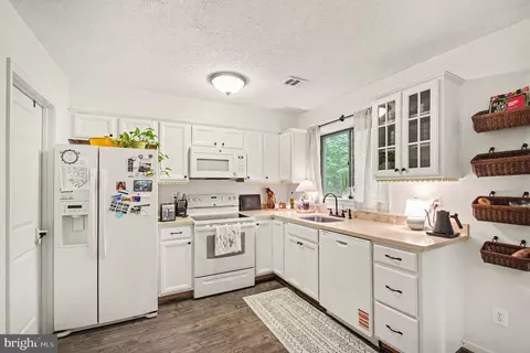 Kitchen - 2104 Cartwright Pl, Reston, VA 20191 photo 1 of 2