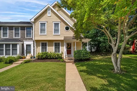 1536 Twisted Oak Dr, Reston, VA 20194