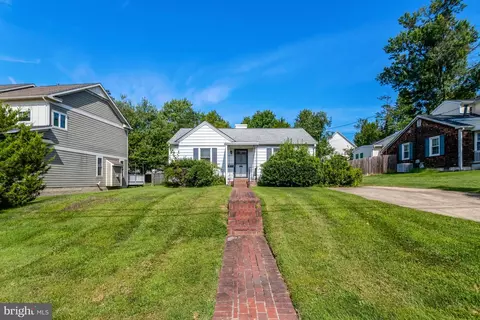 2214 Boxwood Dr, Falls Church, VA 22043