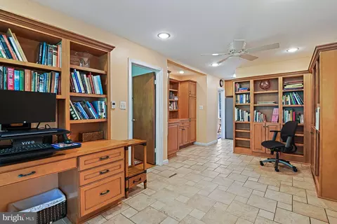 Entry Way - 1438 Waggaman Cir, Mclean, VA 22101 photo 2 of 3