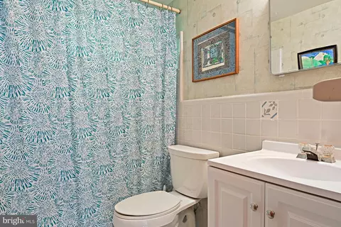 Bath - 1438 Waggaman Cir, Mclean, VA 22101 photo 2 of 2
