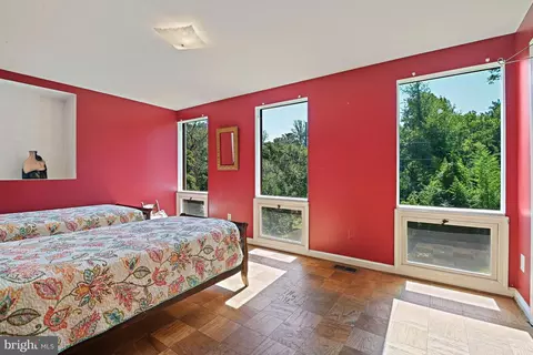 Bedroom - 1438 Waggaman Cir, Mclean, VA 22101 photo 4 of 8