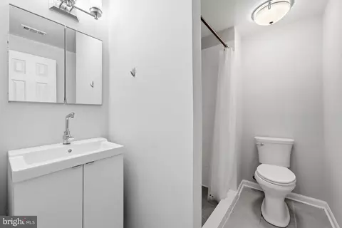 Bath - 8108 Clifforest Dr, Springfield, VA 22153 photo 5 of 5