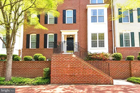 8856 Ashgrove House Ln #102, Vienna, VA 22182