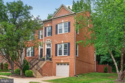 5560 Jowett Ct, Alexandria, VA 22315