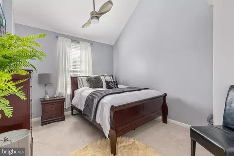 Bedroom - 6431 English Ivy Ct, Springfield, VA 22152 photo 3 of 5