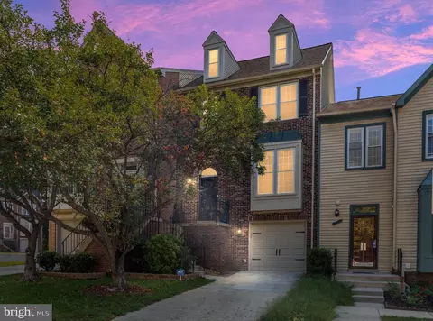 Exterior - 6431 English Ivy Ct, Springfield, VA 22152 photo 8 of 10