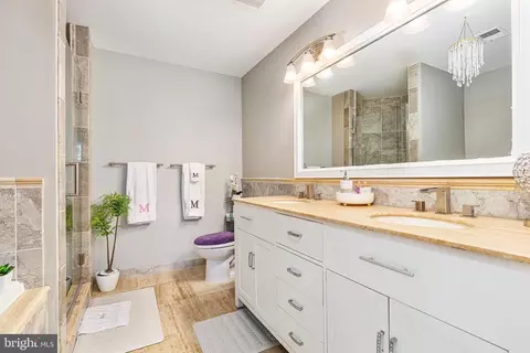 Bath - 6431 English Ivy Ct, Springfield, VA 22152 photo 1 of 3
