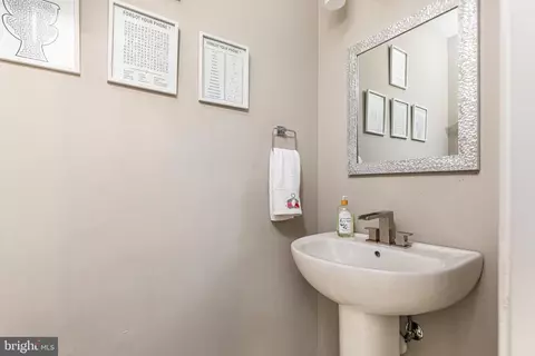 Entry Way - 6431 English Ivy Ct, Springfield, VA 22152 photo 3 of 3